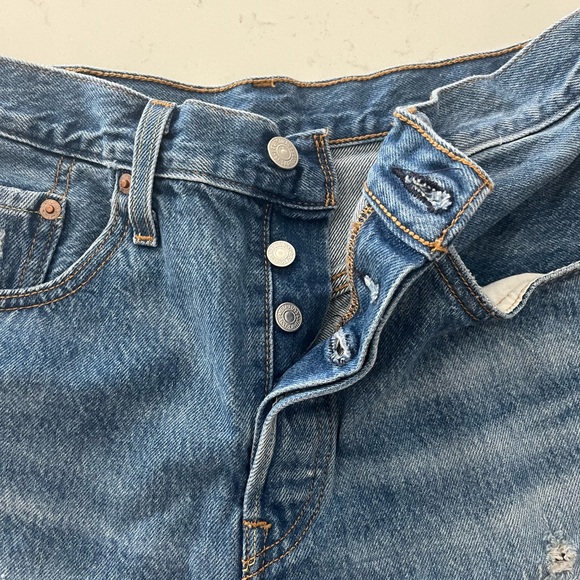 Levi’s 501 Denim Shorts - Picture 4 of 6